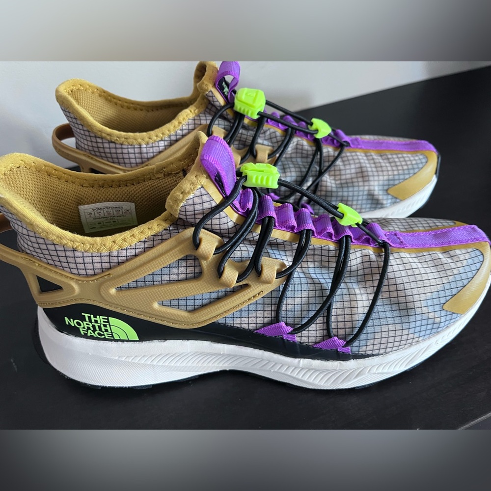 NEW The North Face Women’s Oxeye Tech Sneakers Size 8
